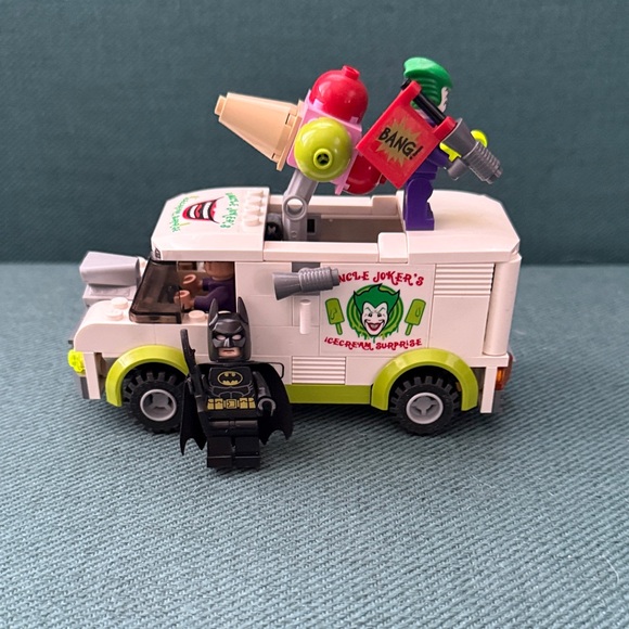 Classic LEGO Batman Tumbler Joker  The Tumbler: Joker\'s Ice Cream Surprise 7888 Ice Cream Truck +3 Minifigures